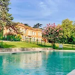 Отель Western Premier Le Domaine De Montjoie