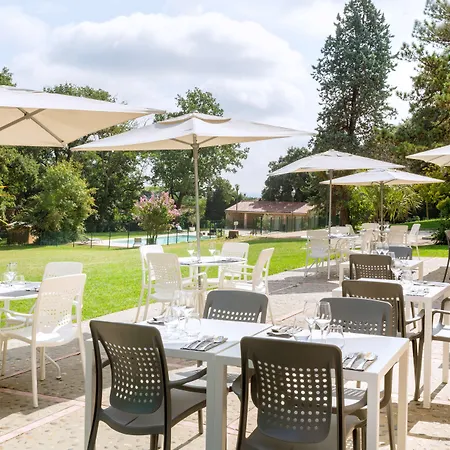 Western Premier Le Domaine De Montjoie Hotel 4*