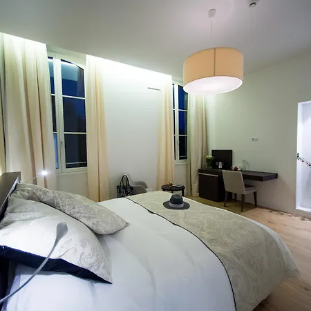 Hotel Western Premier Le Domaine De Montjoie 4*