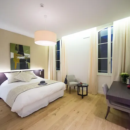 Hotel Western Premier Le Domaine De Montjoie 4*