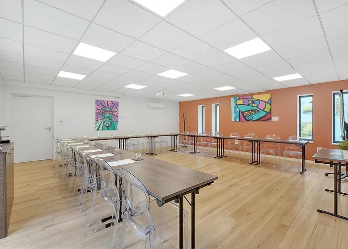 فندق Western Premier Le Domaine De Montjoie