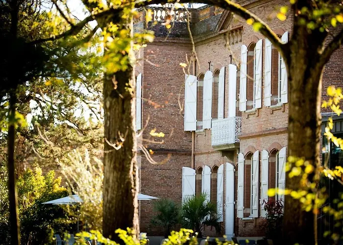 Отель Western Premier Le Domaine De Montjoie